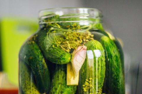 Pickled cucumbers in a glass jar. The Thai for "pickled cucumbers in a glass jar" is "แตงกวาดองในโหล".