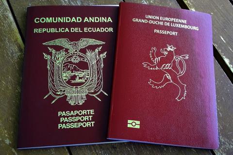 Two passports. The Thai for "two passports" is "พาสปอร์ตสองเล่ม".