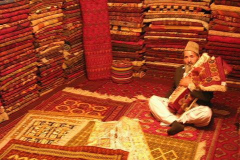 A carpet seller. The Thai for "a carpet seller" is "คนขายพรม".