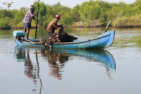 Two fishermen on a blue fishing boat. The Thai for "two fishermen on a blue fishing boat" is "ชาวประมงสองคนบนเรือประมงสีน้ำเงิน".