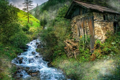 A hut by a stream. The Thai for "a hut by a stream" is "กระท่อมริมลำธาร".