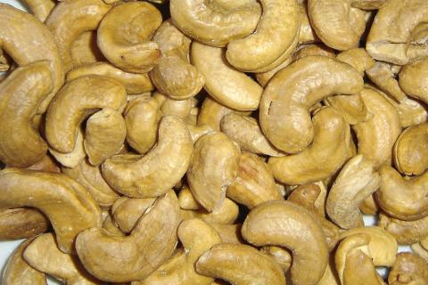 Cashew nut. The Thai for "cashew nut" is "เม็ดมะม่วง".