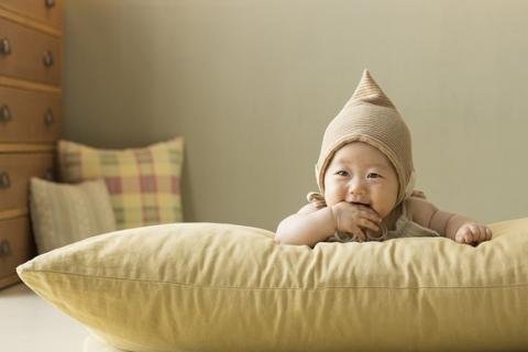 A baby on a pillow. The Thai for "a baby on a pillow" is "เด็กทารกบนหมอน".