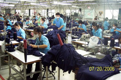 A garment factory. The Thai for "a garment factory" is "โรงงานผลิตเสื้อผ้า".
