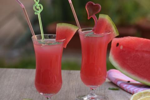 Watermelon juice. The Thai for "watermelon juice" is "น้ำแตงโม".