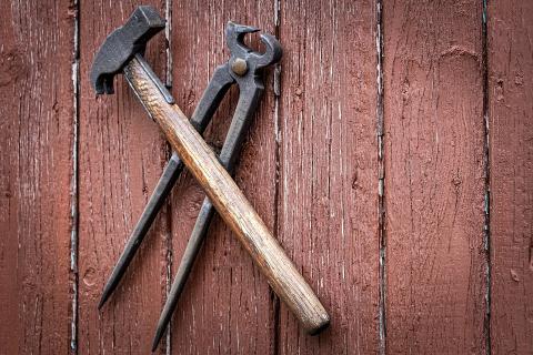 A hammer and a pair of pliers. The Thai for "a hammer and a pair of pliers" is "ค้อนและคีม". A hammer and a pair of pliers. The Thai for "a hammer and a pair of pliers" is "ค้อนและคีม".