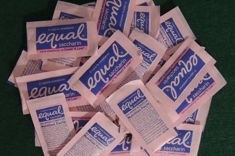 Sweetener. The Thai for "sweetener" is "น้ำตาลเทียม". Sweetener. The Thai for "sweetener" is "น้ำตาลเทียม".