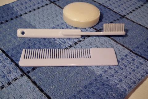 A bar of soap, a toothbrush and a comb. The Thai for "a bar of soap, a toothbrush and a comb" is "สบู่ แปรงสีฟันและหวี".