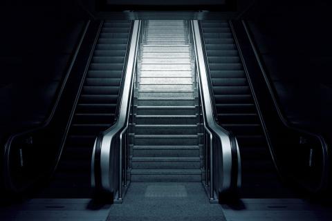 Escalator. The Thai for "escalator" is "บันไดเลื่อน".