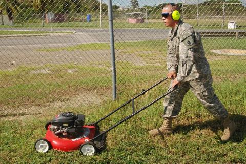 A soldier and a lawnmower. The Thai for "a soldier and a lawnmower" is "ทหารและเครื่องตัดหญ้า".