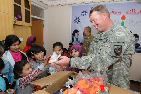 Soldiers visit an orphanage. The Thai for "soldiers visit an orphanage" is "ทหารเยี่ยมบ้านเด็กกำพร้า".