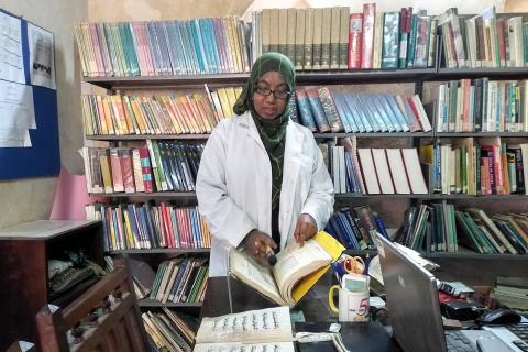 A librarian in the library. The Thai for "a librarian in the library" is "บรรณารักษ์ในห้องสมุด".