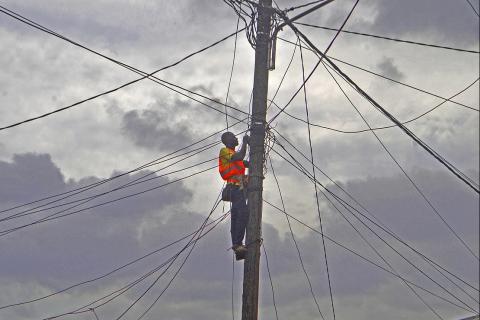 An electrician on an electricity pole. The Thai for "an electrician on an electricity pole" is "ช่างไฟฟ้าบนเสาไฟฟ้า".