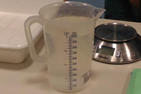 One liter of water in a jug. The Thai for "one liter of water in a jug" is "น้ำหนึ่งลิตรในเหยือก".