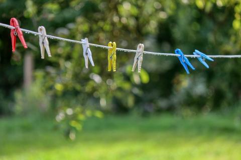 Clothes line; washing line. The Thai for "clothes line; washing line" is "ราว".