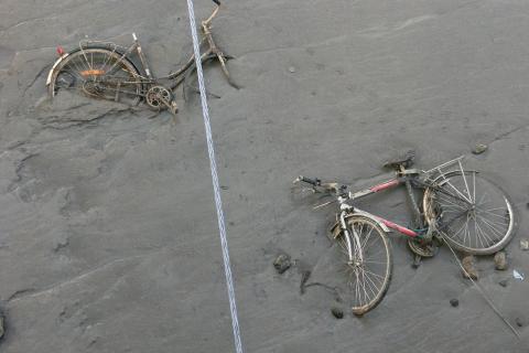 Two bicycles in the mud. The Thai for "two bicycles in the mud" is "จักรยานสองคันอยู่ในโคลน".