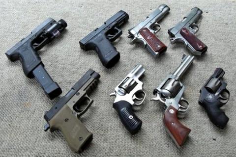 Eight guns. The Thai for "eight guns" is "ปืนแปดกระบอก".