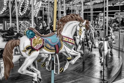 Carousel; merry-go round. The Thai for "carousel; merry-go round" is "ม้าหมุน".