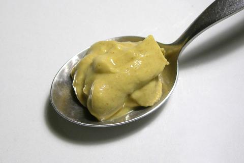 Mustard on a spoon. The Thai for "mustard on a spoon" is "มัสตาร์ดบนช้อน".