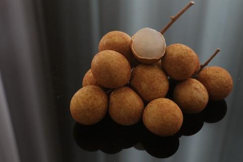 Longan. The Thai for "longan" is "ลำไย".