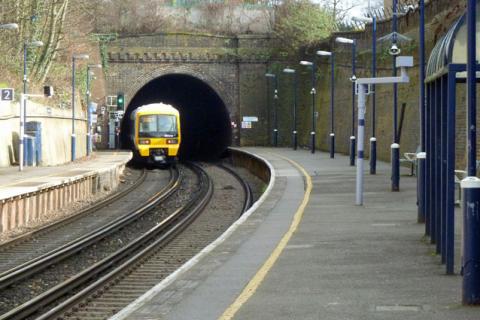 A train in a tunnel. The Thai for "a train in a tunnel" is "รถไฟในอุโมงค์".