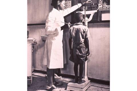 A nurse weighing a boy. The Thai for "a nurse weighing a boy" is "พยาบาลชั่งน้ำหนักเด็กผู้ชาย". A nurse weighing a boy. The Thai for "a nurse weighing a boy" is "พยาบาลชั่งน้ำหนักเด็กผู้ชาย".
