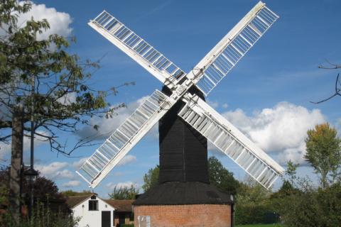 Windmill; mill. The Thai for "windmill; mill" is "กังหัน".