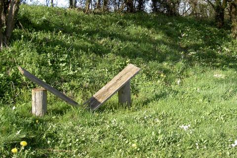 A broken bench. The Thai for "a broken bench" is "ม้านั่งหัก".