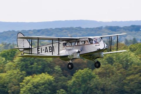 A small plane. The Thai for "a small plane" is "เครื่องบินเล็ก".