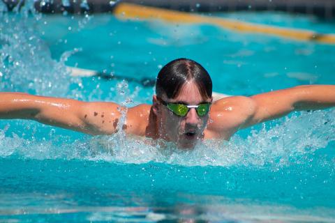 Swimmer. The Thai for "swimmer" is "นักว่ายน้ำ". Swimmer. The Thai for "swimmer" is "นักว่ายน้ำ".