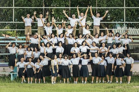 A group photo of male and female students. The Thai for "a group photo of male and female students" is "รูปหมู่นักเรียนหญิงและนักเรียนชาย".