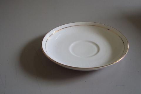 Saucer. The Thai for "saucer" is "จานรองแก้ว".