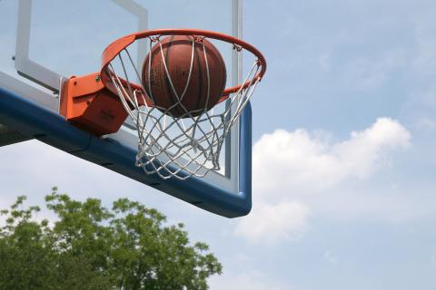 A basketball in a basketball hoop. The Thai for "a basketball in a basketball hoop" is "ลูกบาสเกตบอลในห่วงบาสเกตบอล".