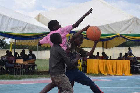 Children playing basketball. The Thai for "children playing basketball" is "เด็กๆเล่นบาสเกตบอล".