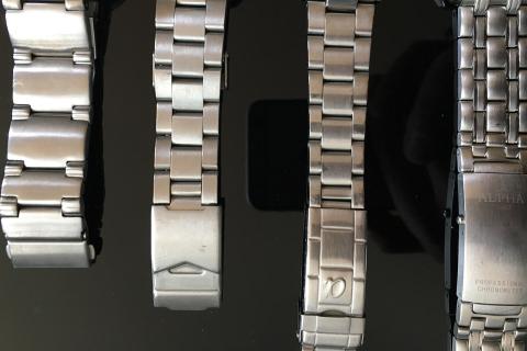 A watch strap. The Thai for "a watch strap" is "สายนาฬิกา".