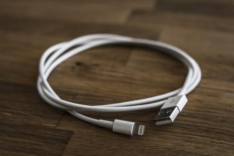A charging cable. The Thai for "a charging cable" is "สายชาร์จ". A charging cable. The Thai for "a charging cable" is "สายชาร์จ".