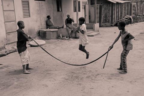 Children doing rope skipping. The Thai for "children doing rope skipping" is "เด็กๆเล่นกระโดดเชือก".