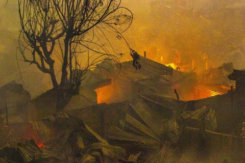 Houses on fire in the slum. The Thai for "houses on fire in the slum" is "ไฟไหม้บ้านในสลัม".