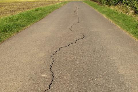 A cracked road. The Thai for "a cracked road" is "ถนนร้าว".