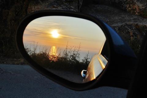 A side mirror. The Thai for "a side mirror" is "กระจกข้าง".