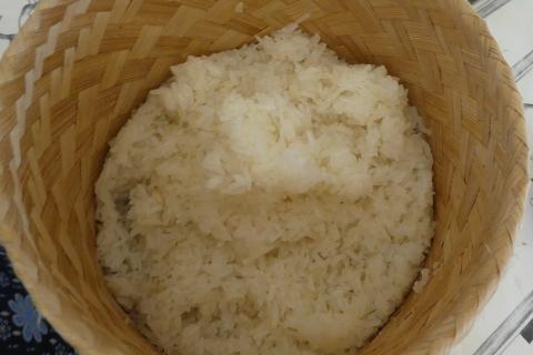 Sticky rice. The Thai for "sticky rice" is "ข้าวเหนียว".