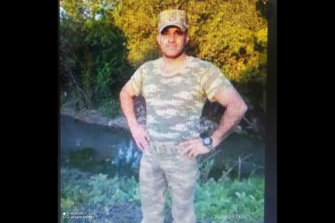 A soldier standing with his hands on his hips. The Thai for "a soldier standing with his hands on his hips" is "ทหารยืนท้าวเอว". A soldier standing with his hands on his hips. The Thai for "a soldier standing with his hands on his hips" is "ทหารยืนท้าวเอว".