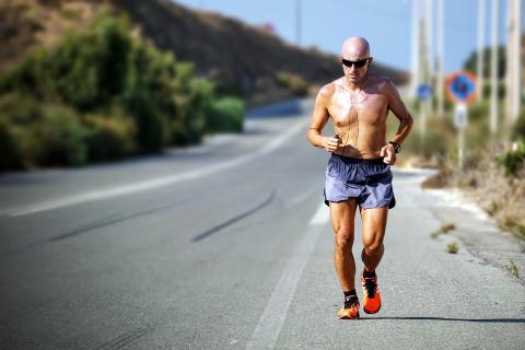 Jogging. The Thai for "jogging" is "จ็อกกิ้ง".