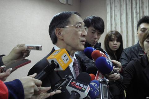 He gave an interview to reporters.. The Thai for "He gave an interview to reporters." is "เขาให้สัมภาษณ์นักข่าว". He gave an interview to reporters.. The Thai for "He gave an interview to reporters." is "เขาให้สัมภาษณ์นักข่าว".