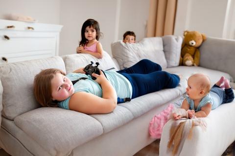 They are in the living room.. The Thai for "They are in the living room." is "พวกเขาอยู่ในห้องนั่งเล่น". They are in the living room.. The Thai for "They are in the living room." is "พวกเขาอยู่ในห้องนั่งเล่น".