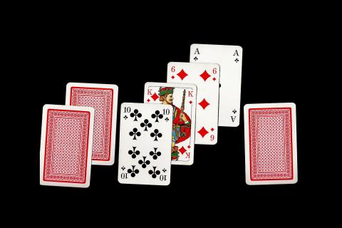 There are four face-up cards and three face-down cards.. The Thai for "There are four face-up cards and three face-down cards." is "มีไพ่หงายอยู่สี่ใบและไพ่ที่คว่ำอยู่สามใบ". There are four face-up cards and three face-down cards.. The Thai for "There are four face-up cards and three face-down cards." is "มีไพ่หงายอยู่สี่ใบและไพ่ที่คว่ำอยู่สามใบ".