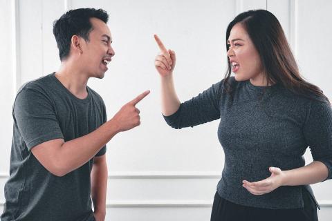 A man arguing with a woman. The Thai for "a man arguing with a woman" is "ผู้ชายเถียงกับผู้หญิง".
