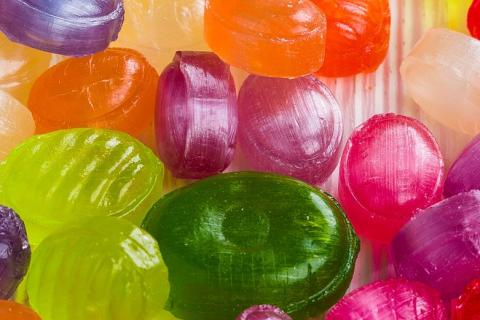 Sweet. The Thai for "sweet" is "หวาน".