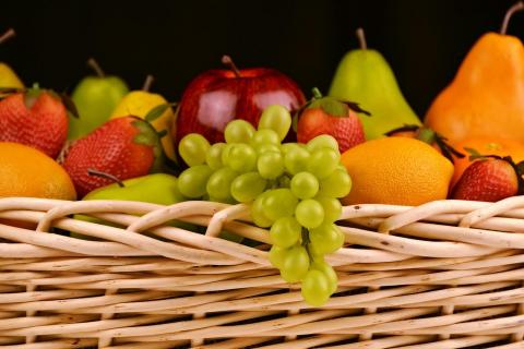 Fruit. The Ukrainian for "fruit" is "фрукти".