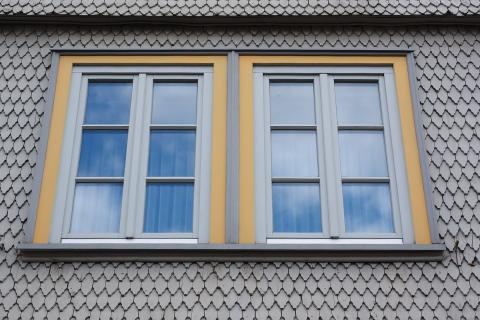 Window. The Ukrainian for "window" is "вікно".